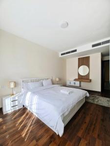 Postel nebo postele na pokoji v ubytování Axxodia- Apartments In Cairo Festival City