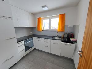 Kuchyň nebo kuchyňský kout v ubytování Haus am See