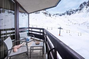 a balcony with a view of a ski slope at Belambra Clubs Tignes Val Claret in Tignes
