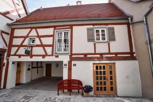 a building with a red bench in front of it at RefuKium alte Gerberei - Im Zentrum von Weißenburg in Weißenburg in Bayern +32 photos