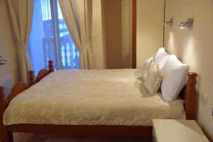 Rúm í herbergi á IN Hotel Zlatar ex Zlatarski Biseri