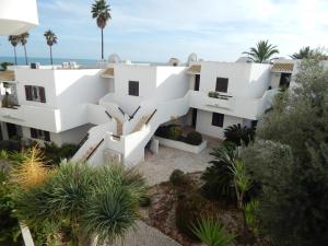 an aerial view of a white house at Apartment Estrelícia Direct beach access in Porches