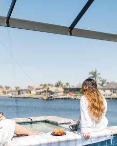 Galeriebild der Unterkunft Bougee Waterfront with Salt Water Pool, Spa, and Game Room in Cape Coral