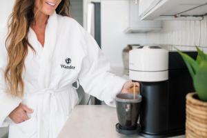 Galeriebild der Unterkunft Bougee Waterfront with Salt Water Pool, Spa, and Game Room in Cape Coral