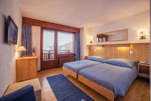 Postel nebo postele na pokoji v ubytování Hotel Mirabeau