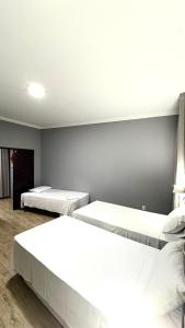 Postel nebo postele na pokoji v ubytování HOTEL DEL REY CURITIBA by POTY - NA FAMOSA RUA XV DE NOVEMBRO