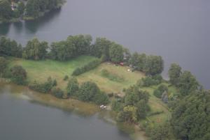 an aerial view of an island in the middle of a lake at Ferienwohnungen Charlottenhof in Zechlinerhütte