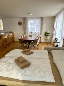 Postel nebo postele na pokoji v ubytování Engler Apartments