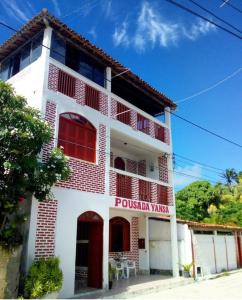 a white building with a sign that reads pushka vihar at Pousada Iansã in Vera Cruz de Itaparica