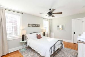 Ένα ή περισσότερα κρεβάτια σε δωμάτιο στο Sojourn at Colley Manor Unit 6 Sleeps 4