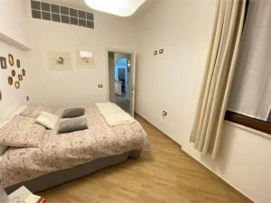 a bedroom with a large bed in a room at Casa Anacleto in Iglesias