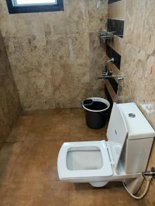 a bathroom with a toilet and a sink at Longwood Resorts in Kotagiri