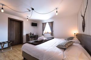 A bed or beds in a room at Hotel Pordoi Passo Pordoi Vegetarian Hotel