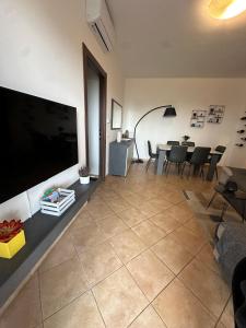 Μια τηλεόραση ή/και κέντρο ψυχαγωγίας στο Livia's Home 2 +27 φωτογραφίες