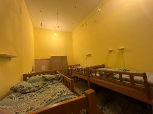 Voodi või voodid majutusasutuse Galaxy Hostel toas