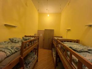 Voodi või voodid majutusasutuse Galaxy Hostel toas