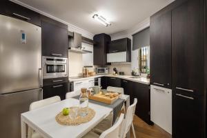 Kuchyňa alebo kuchynka v ubytovaní Nordik Apartments Village - La Cala "Raseborg"