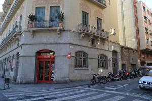 a building with motorcycles parked in front of it at Hostal Apolo in Barcelona