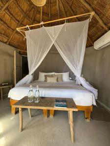 Postel nebo postele na pokoji v ubytování Art Village Tulum