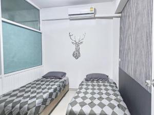 Postel nebo postele na pokoji v ubytování Future Hostel Pattaya