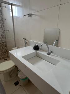 Koupelna v ubytování Quarto com banheiro privado 15km de Belém