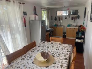 Kuchyň nebo kuchyňský kout v ubytování Glamping Eluney Bucalemu + 37 fotografií