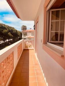 a balcony with a view of the ocean at Praia D'El Rey Pool & Golf House in Amoreira +16 photos