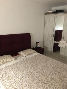 Ένα ή περισσότερα κρεβάτια σε δωμάτιο στο Apartement F3 neuf, proche Metro
