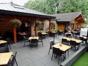 Εστιατόριο ή άλλο μέρος για φαγητό στο Rustiek bos chalet Sven