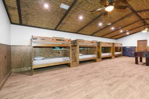 Camp David Retreat - Pool, Pickleball & Views, Dripping Springs (updated  prices 2026)