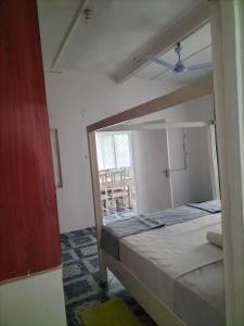 Postel nebo postele na pokoji v ubytování Backpackers Paradise