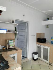 Kuchyň nebo kuchyňský kout v ubytování Backpackers Paradise