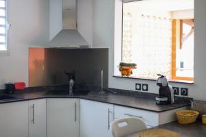 Nhà bếp/bếp nhỏ tại Villa Quenette au François