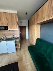 Dapur atau dapur kecil di Mikroapartament Wrocławska - Blisko Centrum i PKP