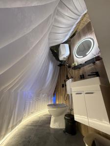 Koupelna v ubytování Cupola glamping dome Sarajevo + 37 fotografií