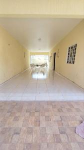 an empty room with a tiled floor in an empty house at Casa temporada, férias e final de semana in Viçosa do Ceará