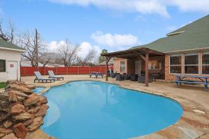 Bazén v ubytování Immaculate 5BR 2,5BA Holiday Home with Pool nebo v jeho okolí