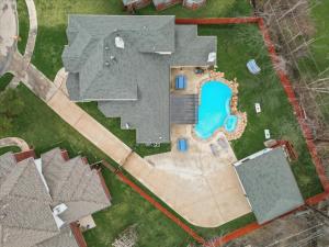 Bazén v ubytování Immaculate 5BR 2,5BA Holiday Home with Pool nebo v jeho okolí