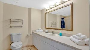 Koupelna v ubytování Oceanfront Studio in Daytona Beach Resort + 14 fotografií