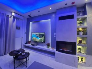 a living room with a fireplace and a table at Apartament Fbi in Athens