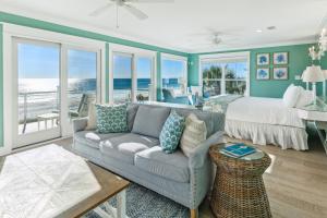 Voodi või voodid majutusasutuse Spring Break Promo! Gulf Front Home with Private Beach Access with Bikes! toas