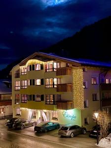 Nespecifikovaný výhled na hory nebo výhled na hory při pohledu z hotelu