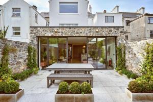 Taman di luar Saltrock House - Portrush