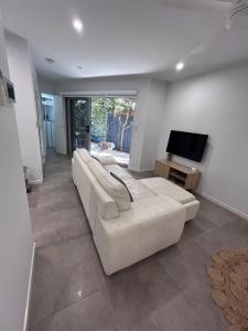 TV a/nebo společenská místnost v ubytování Location, location, location - modern studio