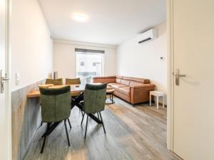 Χώρος καθιστικού στο Airy Apartment in South Limburg