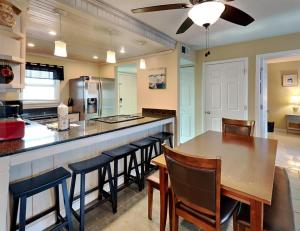 a kitchen with a bar with a table and chairs at Emerald Isle Fort Walton Beach #502 in Fort Walton Beach
