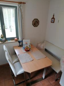 a table and chairs in a room with a window at Ferienwohnung Perschl in Waging am See