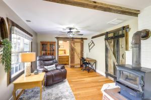 Fotografie z fotogalerie ubytování Hike and Relax Blue Ridge Mountain Retreat! v destinaci Burnsville