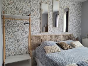 Postel nebo postele na pokoji v ubytování Relais de la poste suite