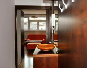 Posedenie v ubytovaní Cozy 1 bed top floor apartment in the Old town Bratislava